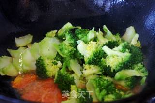 西兰花炒番茄的做法步骤：5