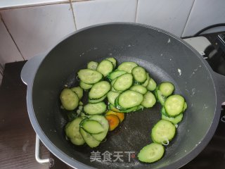 黄瓜炒鸡蛋的做法步骤：7