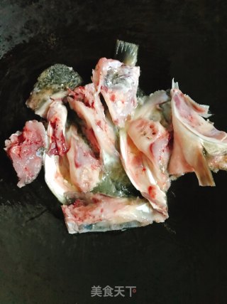 腐竹鱼头煲的做法步骤：3
