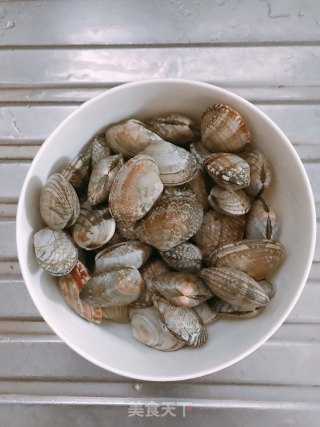 花蛤冬瓜汤的做法步骤：1