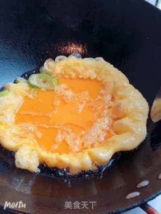富硒姐姐鸡蛋羹教你做：木耳炒鸡蛋的做法步骤：1