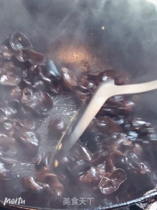 富硒姐姐鸡蛋羹教你做：木耳炒鸡蛋的做法步骤：2