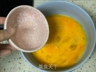 富硒姐姐鸡蛋羹教你做：尖椒炒鸡蛋的做法步骤：2