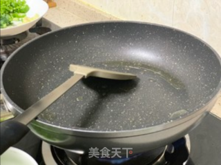 富硒姐姐鸡蛋羹教你做：尖椒炒鸡蛋的做法步骤：3