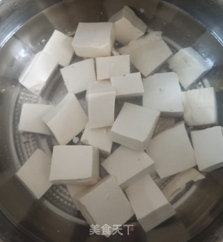 葱烧丝瓜豆腐的做法步骤：2