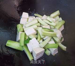 葱烧丝瓜豆腐的做法步骤：5