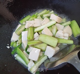 葱烧丝瓜豆腐的做法步骤：6
