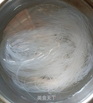 小青菜榨菜粉丝汤的做法步骤：2