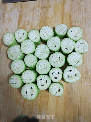 蒜蓉粉丝蒸丝瓜的做法步骤：2