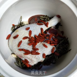 鸡腿艾茎汤的做法步骤：4