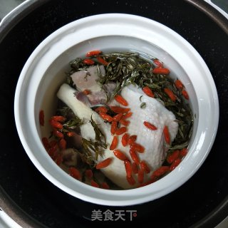 鸡腿艾茎汤的做法步骤：5