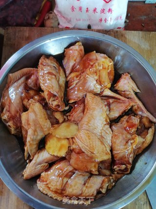 可乐鸡翅的做法步骤：1