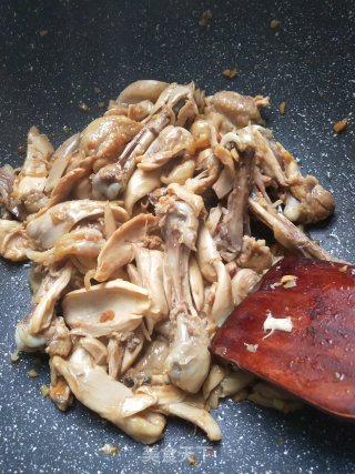 酱油炒鸡块的做法步骤：4
