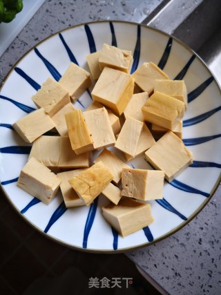 辣椒炒素鸡的做法步骤：2