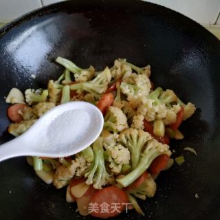 散菜花炒火腿肠的做法步骤：6