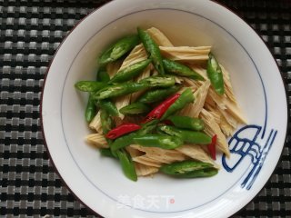 青红椒凉拌腐竹的做法步骤：4