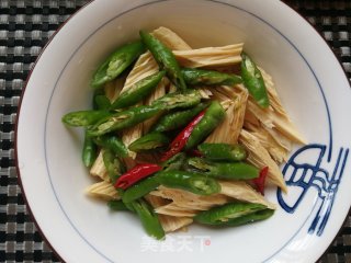 青红椒凉拌腐竹的做法步骤：5