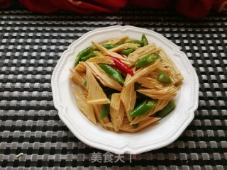 青红椒凉拌腐竹的做法步骤：8