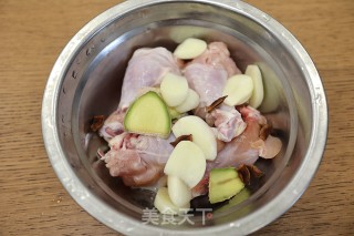 蜜汁黑椒鸡翅根的做法步骤：2