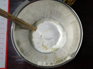 葱香芝麻烤饼的做法步骤：1
