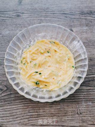 土豆鸡蛋饼的做法步骤：4