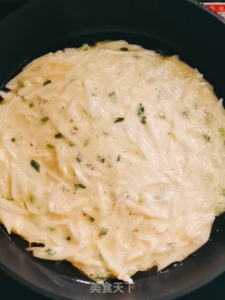 土豆鸡蛋饼的做法步骤：5