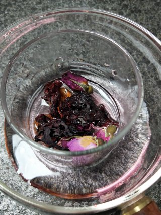 玫瑰洛神花茶的做法步骤：2
