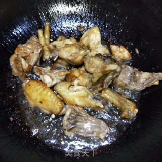鸡块炒花菜的做法步骤：6