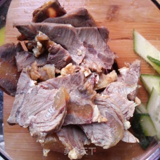 牛肉拌黄瓜的做法步骤：2