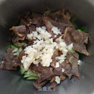 牛肉拌黄瓜的做法步骤：3