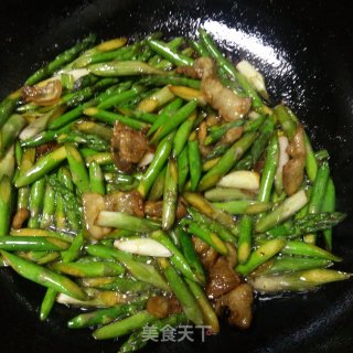 五花肉炒芦笋的做法步骤：6