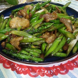 五花肉炒芦笋的做法步骤：8