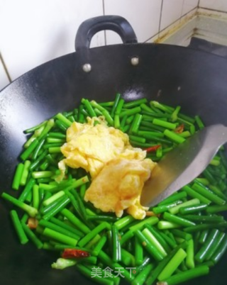 蒜薹炒鸡蛋的做法步骤：8