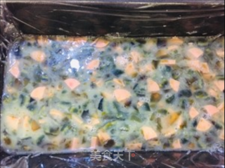 皮蛋火腿鸡蛋羹的做法步骤：1