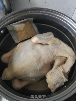 手撕口水鸡的做法步骤：2