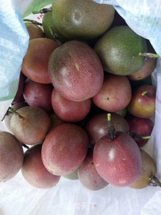 百香果柠檬蜜的做法步骤：1