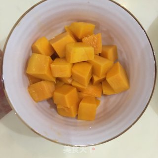 芒果巧克力脆酸奶杯的做法步骤：2