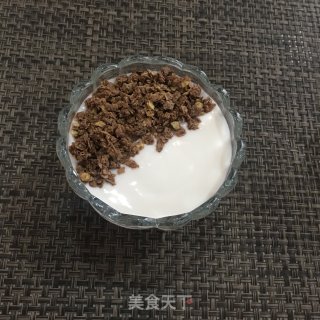 草莓巧克力脆酸奶杯的做法步骤：5