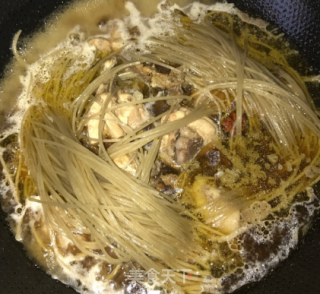 茶树菇粉条炖鸡的做法步骤：7