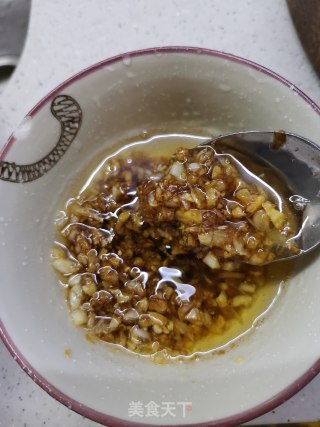 蒜蓉粉丝蒸扇贝的做法步骤：3