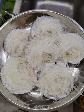 蒜蓉粉丝蒸扇贝的做法步骤：4