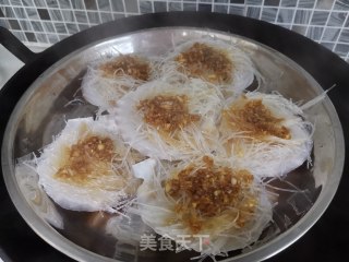 蒜蓉粉丝蒸扇贝的做法步骤：5
