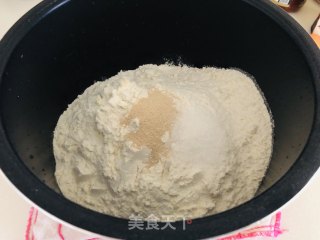 五香千层发面饼的做法步骤：1