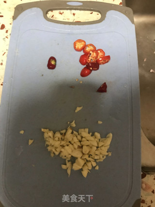 辣炒白贝的做法步骤：1