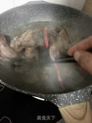 “肉类”西洋参虫草炖鸽子的做法步骤：3