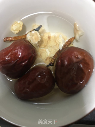 “肉类”西洋参虫草炖鸽子的做法步骤：4