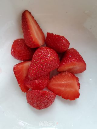 草莓香蕉奶昔的做法步骤：3