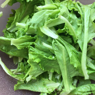 生菜鸽子刀削面的做法步骤：2