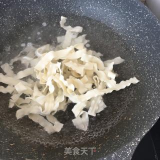 生菜鸽子刀削面的做法步骤：4