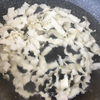 生菜鸽子刀削面的做法步骤：5